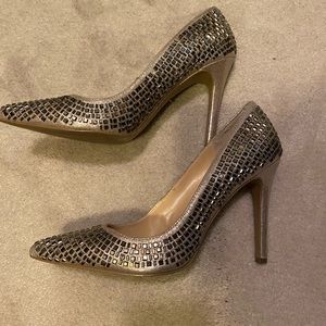 Variety of size 8 pumps.